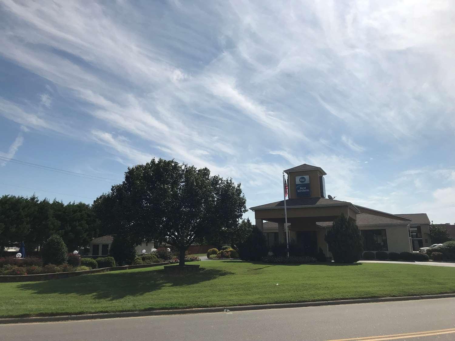 Best Western Inn & Suites Monroe Exterior photo