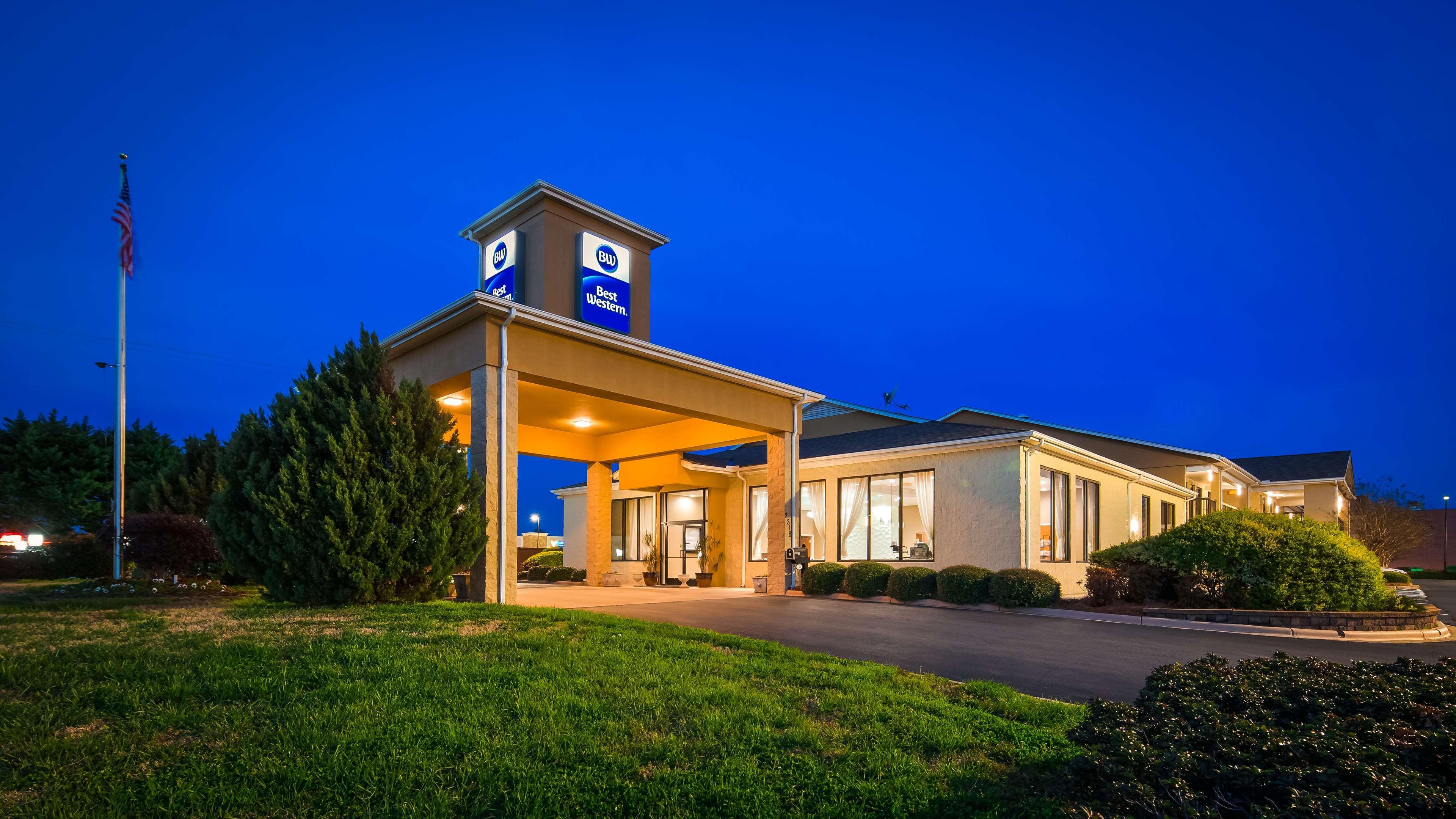 Best Western Inn & Suites Monroe Exterior photo