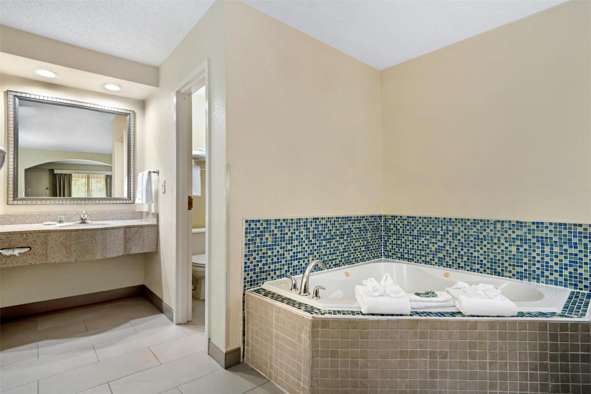 Best Western Inn & Suites Monroe Exterior photo